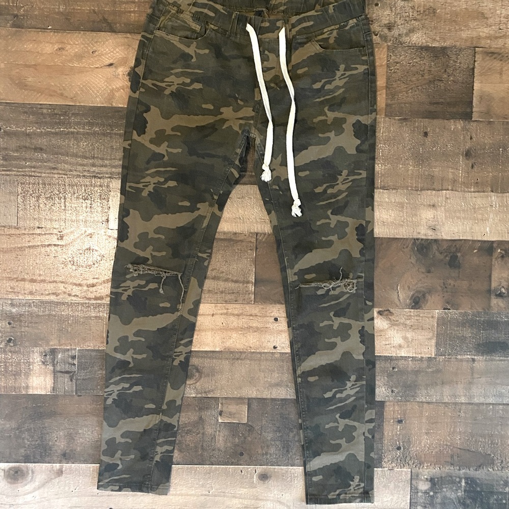 American Bazillion Camo Jeans | Size Large